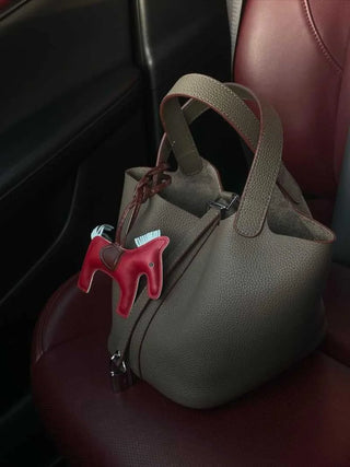 Classic Lock Detail Pebble Grain Handbag